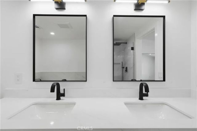 558 Vista Flora, Newport Beach, CA 92660