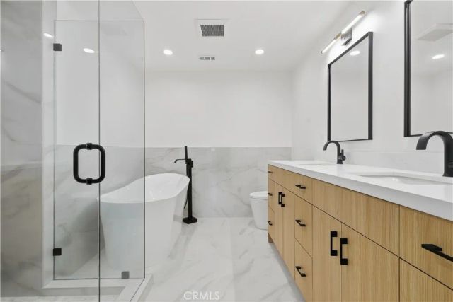 558 Vista Flora, Newport Beach, CA 92660