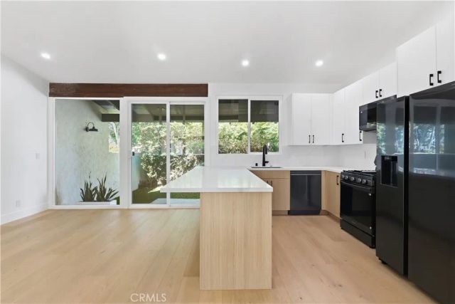 558 Vista Flora, Newport Beach, CA 92660