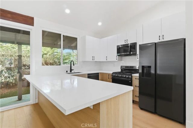 558 Vista Flora, Newport Beach, CA 92660