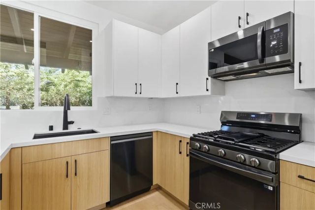 558 Vista Flora, Newport Beach, CA 92660
