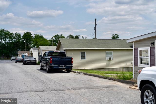 1963 SHEAFFER RD, Elizabethtown, PA 17022