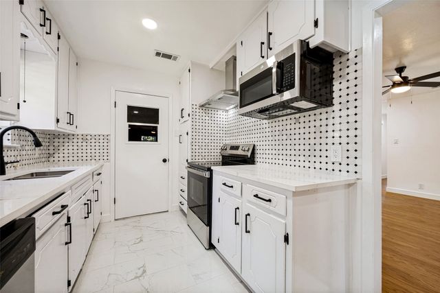 613 Whitener Road, Euless, TX 76040