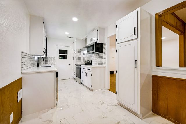 613 Whitener Road, Euless, TX 76040