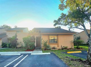 19 Chestnut Cir, Cooper City, FL 33026