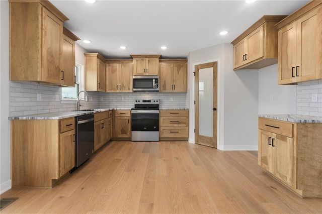 655 S Ranson Place, Independence, MO 64056