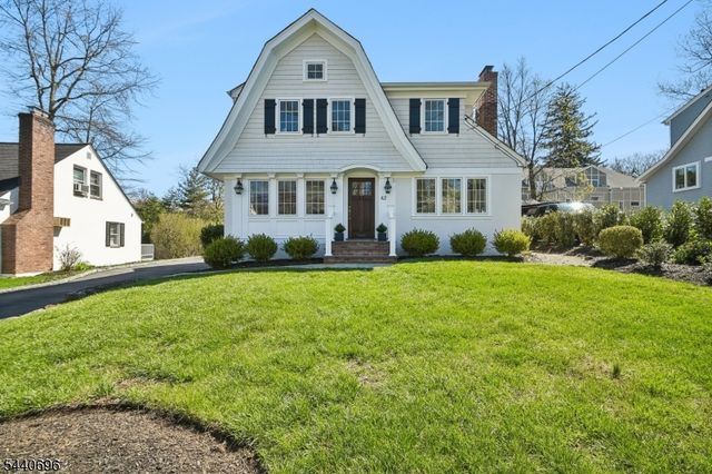 42 Locust Dr, Summit City, NJ 07901