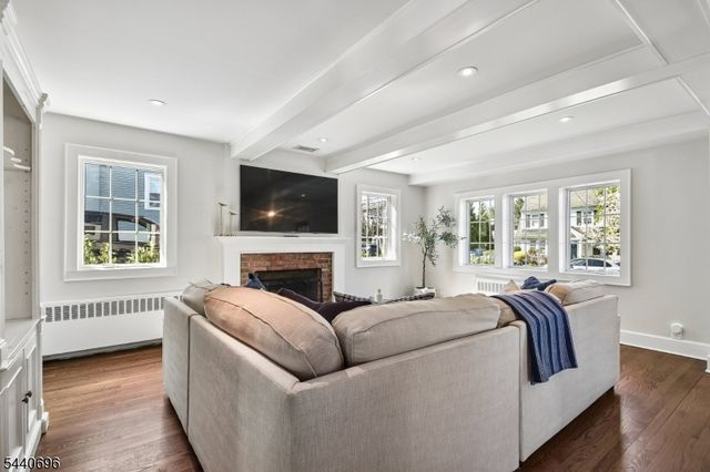 42 Locust Dr, Summit City, NJ 07901