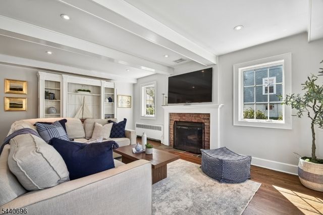 42 Locust Dr, Summit City, NJ 07901