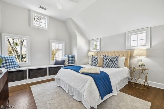42 Locust Dr, Summit City, NJ 07901