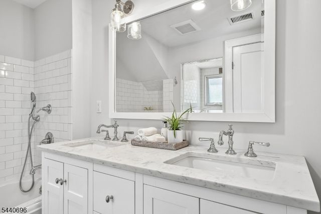42 Locust Dr, Summit City, NJ 07901