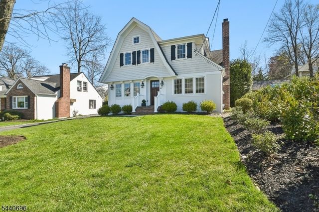 42 Locust Dr, Summit City, NJ 07901