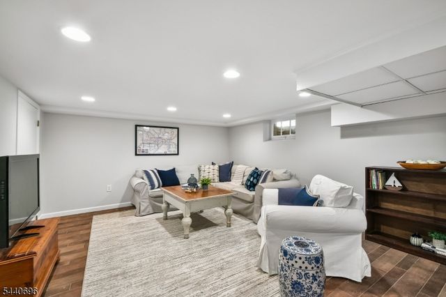 42 Locust Dr, Summit City, NJ 07901