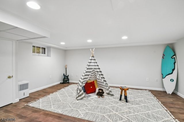 42 Locust Dr, Summit City, NJ 07901
