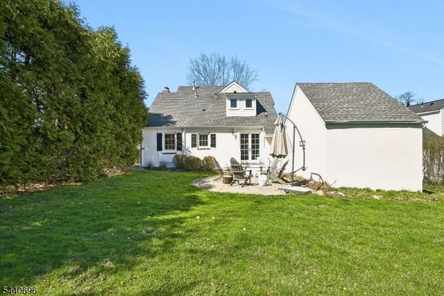 42 Locust Dr, Summit City, NJ 07901