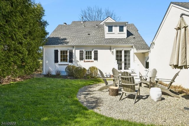 42 Locust Dr, Summit City, NJ 07901