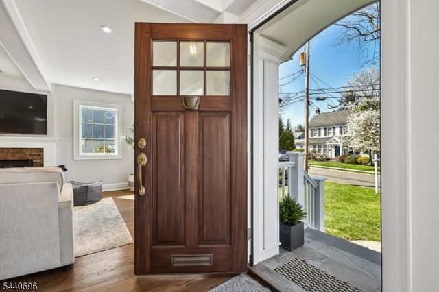 42 Locust Dr, Summit City, NJ 07901