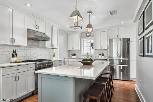 42 Locust Dr, Summit City, NJ 07901