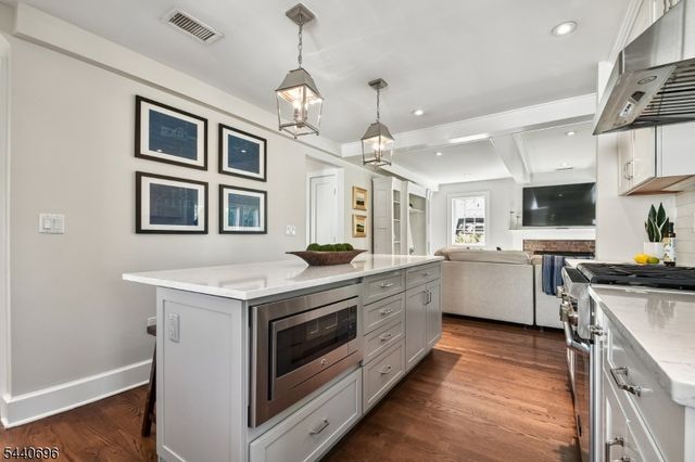 42 Locust Dr, Summit City, NJ 07901