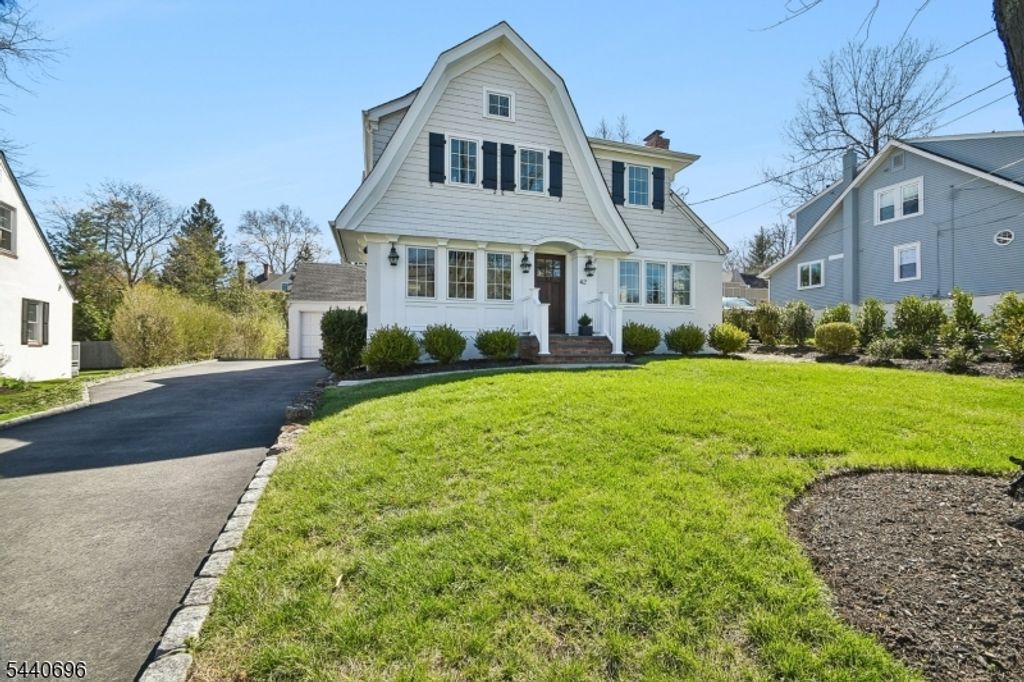 42 Locust Dr, Summit City, NJ 07901