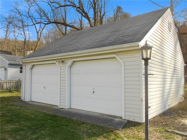2870 N Meadow St, Harrison Twp, PA 15065