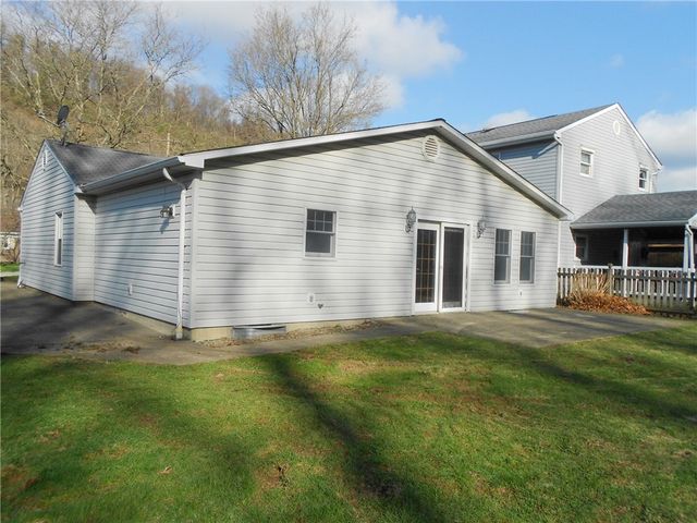 2870 N Meadow St, Harrison Twp, PA 15065