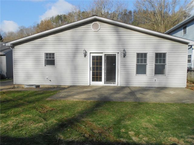 2870 N Meadow St, Harrison Twp, PA 15065