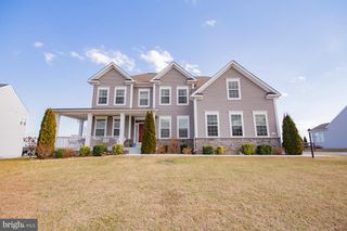 725 HOLLAND DR, Martinsburg, WV 25403