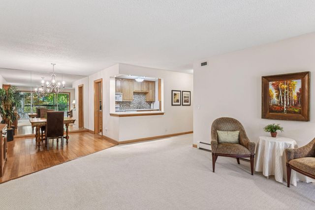 7250 Lewis Ridge Parkway 102, Edina, MN 55439