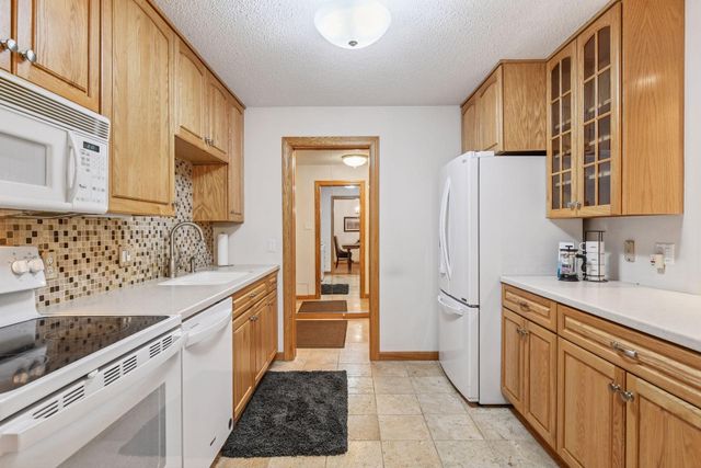 7250 Lewis Ridge Parkway 102, Edina, MN 55439