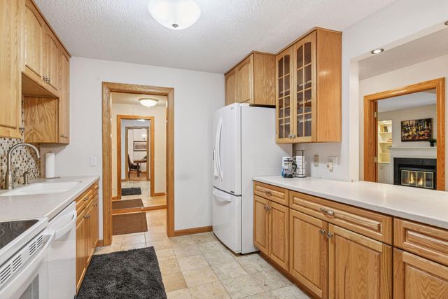 7250 Lewis Ridge Parkway 102, Edina, MN 55439