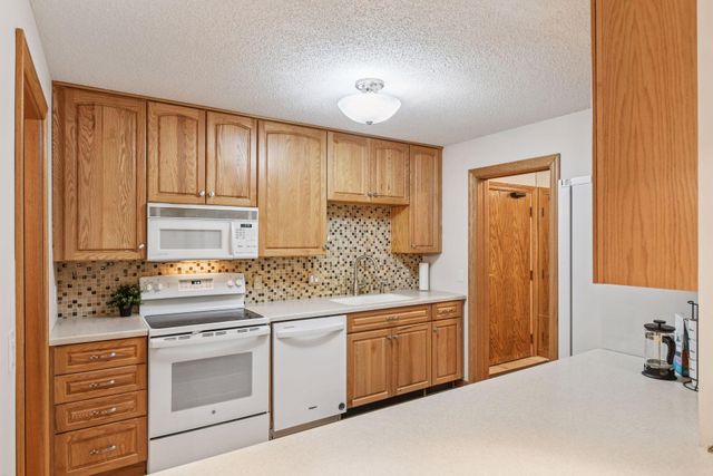 7250 Lewis Ridge Parkway 102, Edina, MN 55439