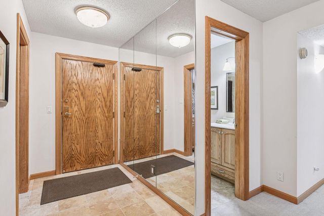 7250 Lewis Ridge Parkway 102, Edina, MN 55439