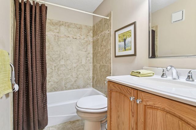 7250 Lewis Ridge Parkway 102, Edina, MN 55439