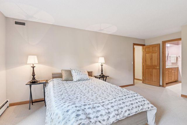 7250 Lewis Ridge Parkway 102, Edina, MN 55439