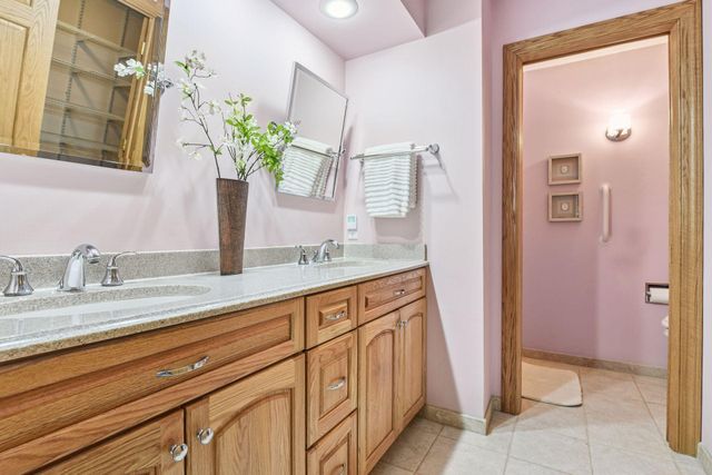 7250 Lewis Ridge Parkway 102, Edina, MN 55439