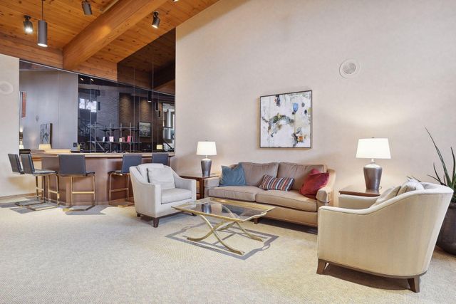 7250 Lewis Ridge Parkway 102, Edina, MN 55439