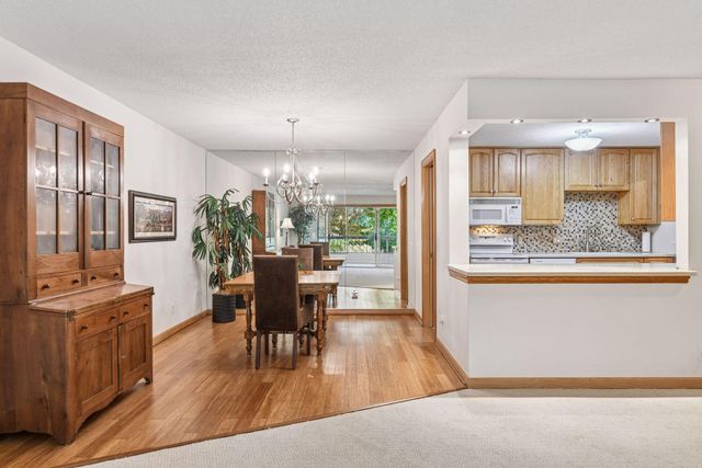 7250 Lewis Ridge Parkway 102, Edina, MN 55439