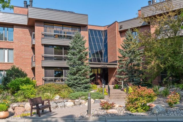 7250 Lewis Ridge Parkway 102, Edina, MN 55439