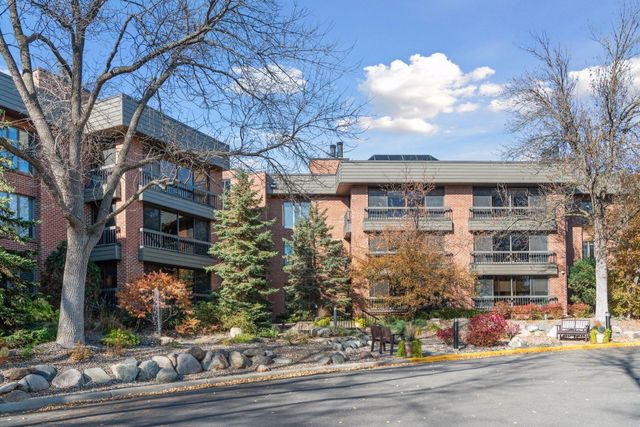 7250 Lewis Ridge Parkway 102, Edina, MN 55439