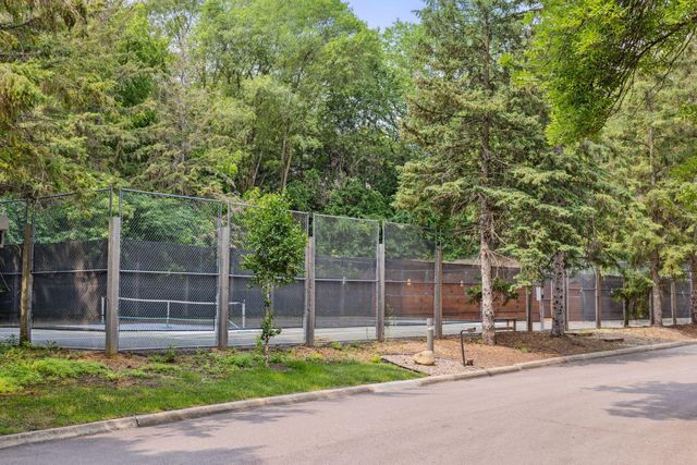 7250 Lewis Ridge Parkway 102, Edina, MN 55439