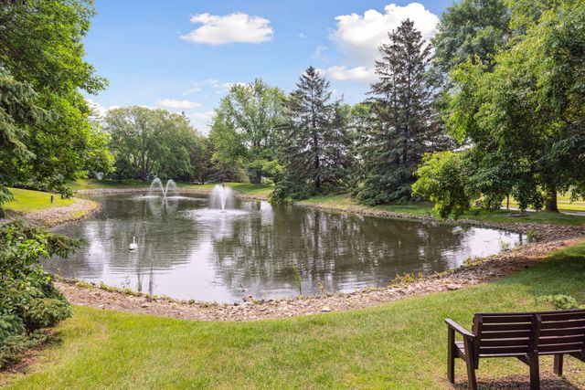 7250 Lewis Ridge Parkway 102, Edina, MN 55439