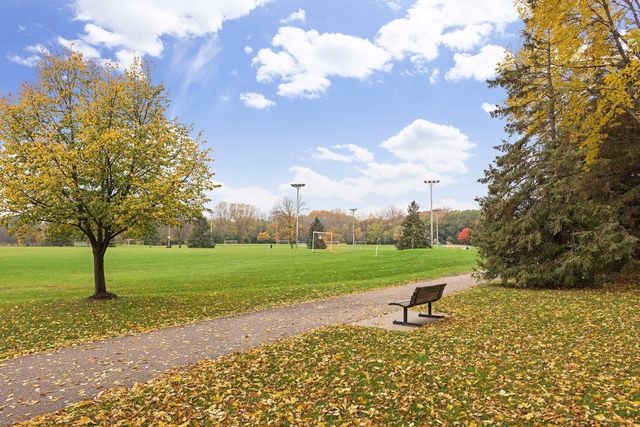 7250 Lewis Ridge Parkway 102, Edina, MN 55439