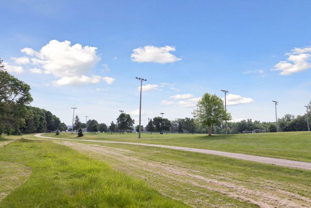 7250 Lewis Ridge Parkway 102, Edina, MN 55439