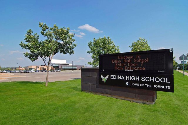 7250 Lewis Ridge Parkway 102, Edina, MN 55439