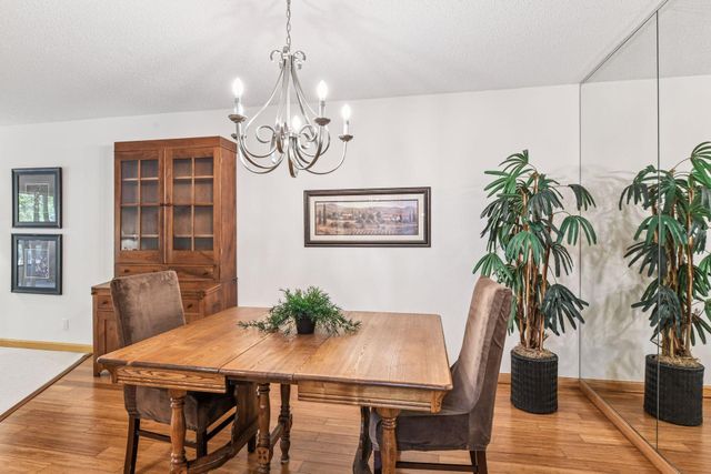 7250 Lewis Ridge Parkway 102, Edina, MN 55439