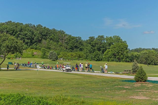 7250 Lewis Ridge Parkway 102, Edina, MN 55439