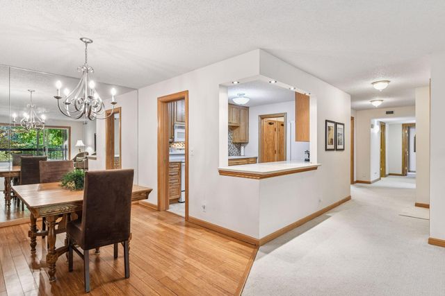 7250 Lewis Ridge Parkway 102, Edina, MN 55439