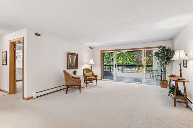 7250 Lewis Ridge Parkway 102, Edina, MN 55439