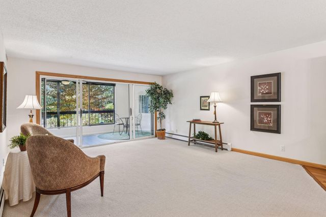 7250 Lewis Ridge Parkway 102, Edina, MN 55439